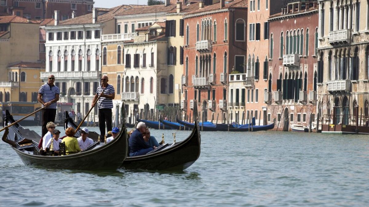 Venezia vieta i grandi gruppi e gli altoparlanti per rendere la vita migliore alla gente del posto