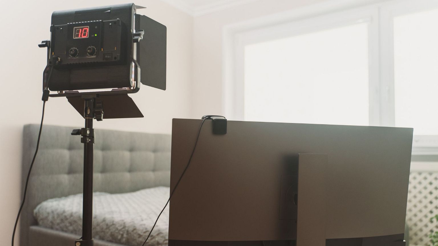 رئیس یک دانشگاه که فیلم‌های پورن با همسرش را در فضای مجازی منتشر می‌کرد،  اخراج ‌شد | Euronews