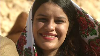 فتاة تونسية مشاركة في مهرجان الزيتون الجبلي في شنني والدويرات