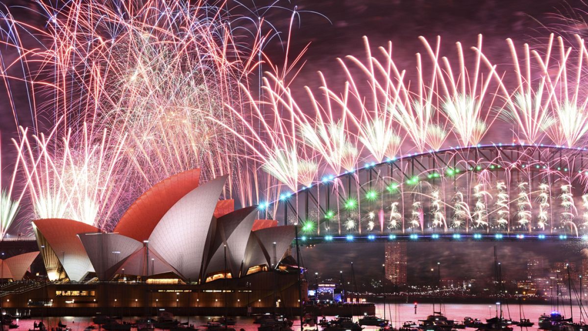 Новогодний фейерверк над Харбор-Бридж в Сиднее