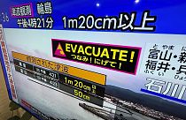 Япония:  предупреждение о цунами после сильных землетрясений 