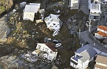 Földrengésben ledőlt házak a japán Kanazawában 2024. január 2-án