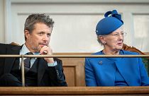ملكة الدنمارك مارغريت وولي العهد الأمير فريدريك خلال افتتاح البرلمان في كريستيانسبورغ في كوبنهاغن. 2023/10/03