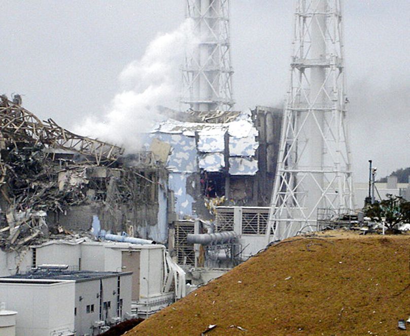 Japonya'nın kuzeydoğusundaki Okumamachi'de bulunan Fukushima Dai-ichi nükleer kompleksinin hasar gören 4 numaralı ünitesi