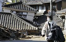 Şiddetli depremde çok sayıda ev zarar gördü