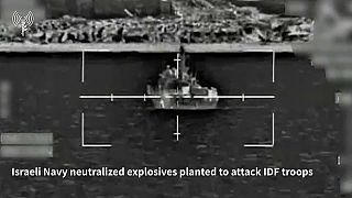 السفينة الإسرائيلية أثناء استهداف بعض النقاط لحماس