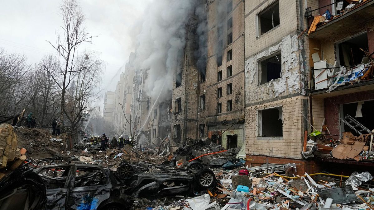 حمله روسیه به یک ساختمان در کی‌یف در تاریخ دوم ژانویه ۲۰۲۴
