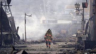 Macerie causate dagli incendi dopo la scossa di oltre 7 di magnitudo che ha colpito il Giappone
