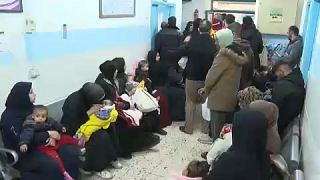 أمهات في انتظار اللقاحات في قطاع غزة