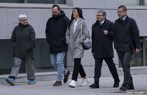 لاعبة كرة القدم الإسبانية جيني هيرموسو، في الوسط، تصل إلى محكمة Audiencia Nacional في مدريد