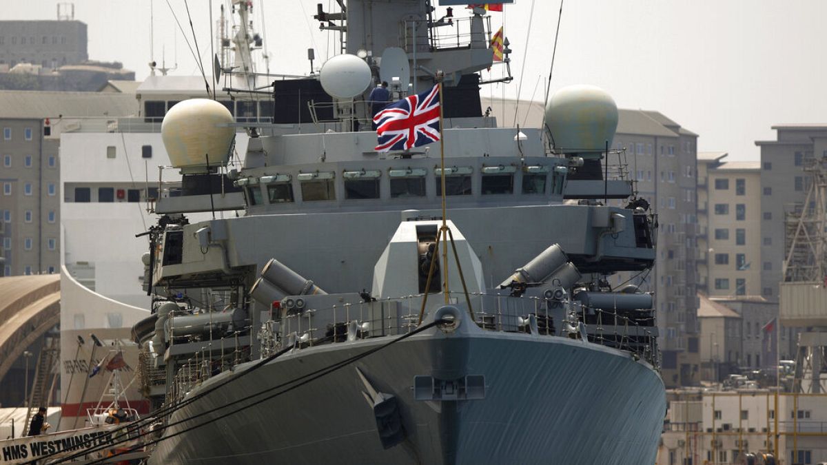 کشتی جنگی نیروی دریایی سلطنتی بریتانیا، عکس تزیینی است