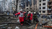 Les secours en action à Kyiv, Ukraine, mardi 2 janvier 2024.