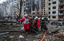 Les secours en action à Kyiv, Ukraine, mardi 2 janvier 2024.
