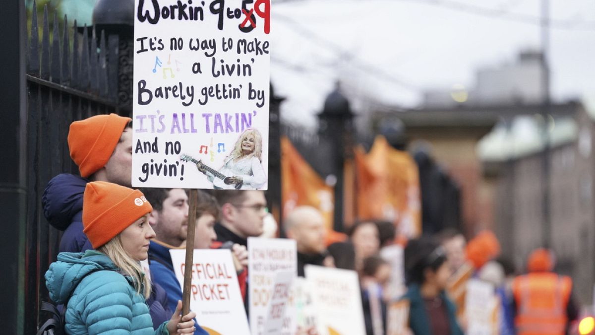 Младши лекари в Обединеното кралство организират най-дългата стачка в историята заради спорове за заплати