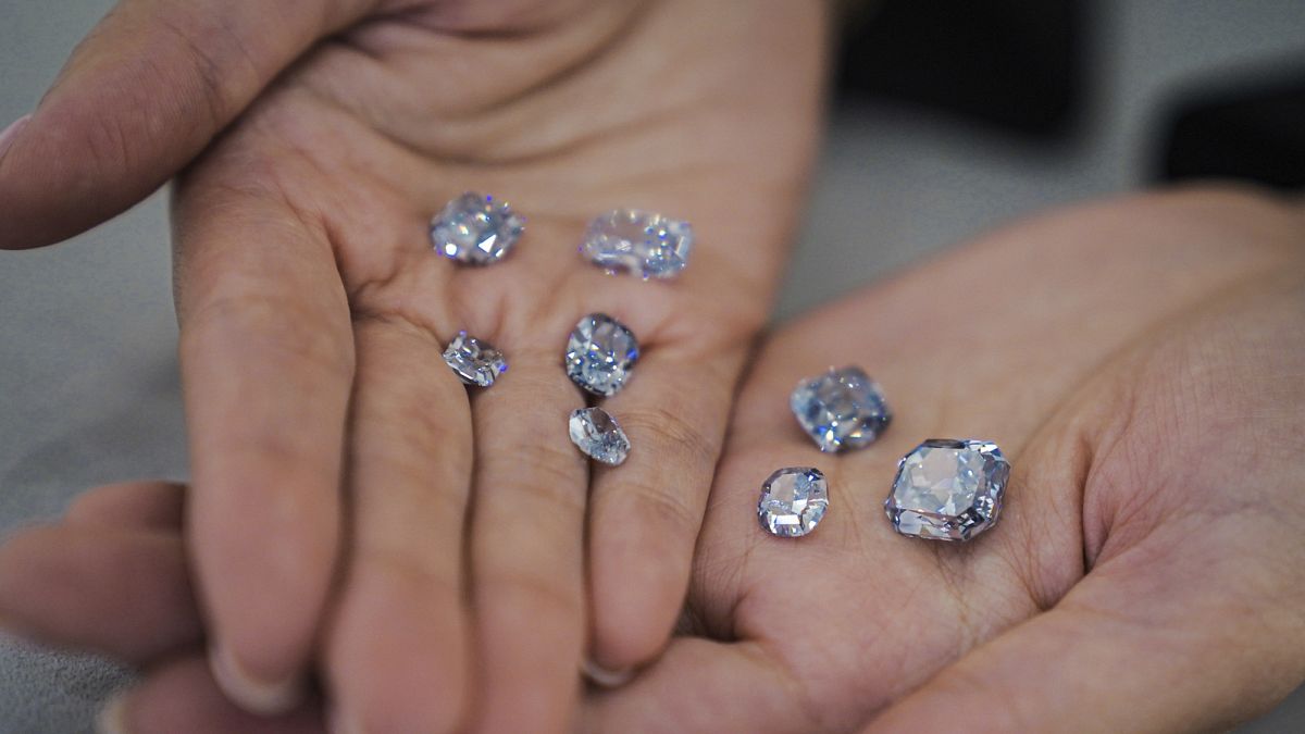 A UE acrescentou a maior empresa de extração de diamantes da Rússia à sua lista de sanções na quarta-feira, 3 de janeiro de 2024