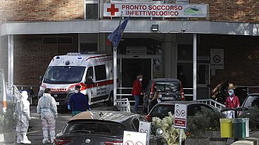  İtalya'nın Napoli kentindeki Cotugno hastanesi