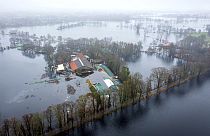 Na Alemanha, grandes áreas de algumas localidades estão submersas há vários dias