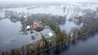 Na Alemanha, grandes áreas de algumas localidades estão submersas há vários dias