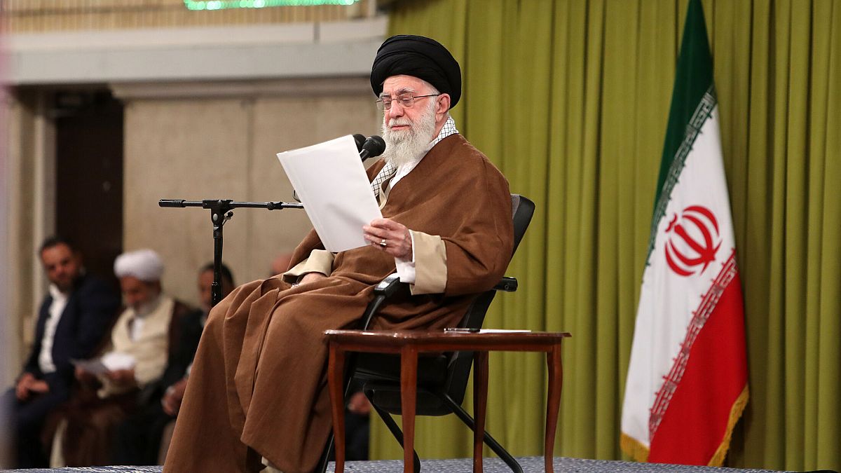 خامنه‌ای در جمع مداحان