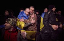 Les prisonniers de guerre ukrainiens après un échange de prisonniers près de Soumy, en Ukraine, le mercredi 3 janvier 2024.