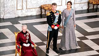 II. Margit királynő ült a diplomáciai testület éves fogadásán tavaly januárban, a koronaherceg és felesége mellette álltak 
