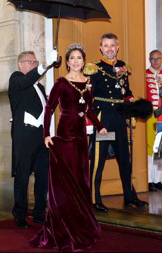 A glamúros Mária koronahercegné, aki hamarosan királyné lesz, hasonlóan népszerű Dániában, mint Katalin wales-i hercegné az Egyesült Királyságban