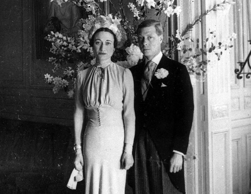 A már lemondott király esküvője napján 1937-ben feleségével, Wallis-szal. Ekkor már David a windsori herceg címét viselte.