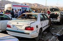 Voitures détruites après une explosion à Kerman, Iran, mercredi 3 janvier 2024.