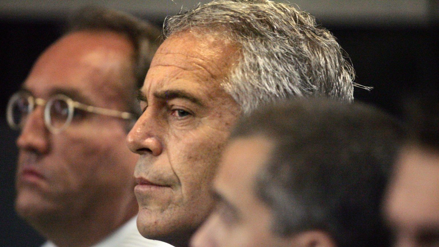 Jeffrey Epstein davasında adı geçen isimler açıklandı | Euronews