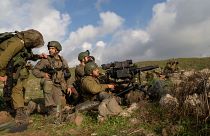 عدد من الجنود الإسرائيليين يجرون تدريبا في هضبة الجولان المحتل