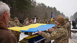 In Kiew wurde der ukrainische Soldat Swjatoslaw Romanchuk, genannt "Nutrii", beerdigt. Er starb an der Front bei Donezk. 