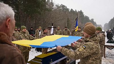 In Kiew wurde der ukrainische Soldat Swjatoslaw Romanchuk, genannt "Nutrii", beerdigt. Er starb an der Front bei Donezk. 