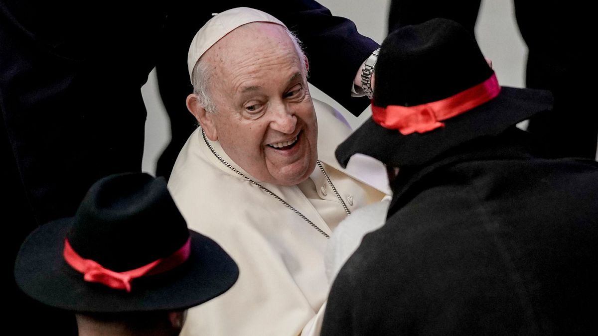Le Vatican défend les bénédictions pour les couples de même sexe après le refus des évêques