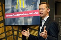 McDonald's ABD'nin yeni başkanı Chris Kempczinski, New York'un Tribeca semtindeki McDonald's restoranında bir sunum sırasında konuşuyor.
