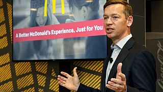 McDonald's ABD'nin yeni başkanı Chris Kempczinski, New York'un Tribeca semtindeki McDonald's restoranında bir sunum sırasında konuşuyor.
