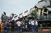 Dos trenes colisionan en Java (Indonesia)