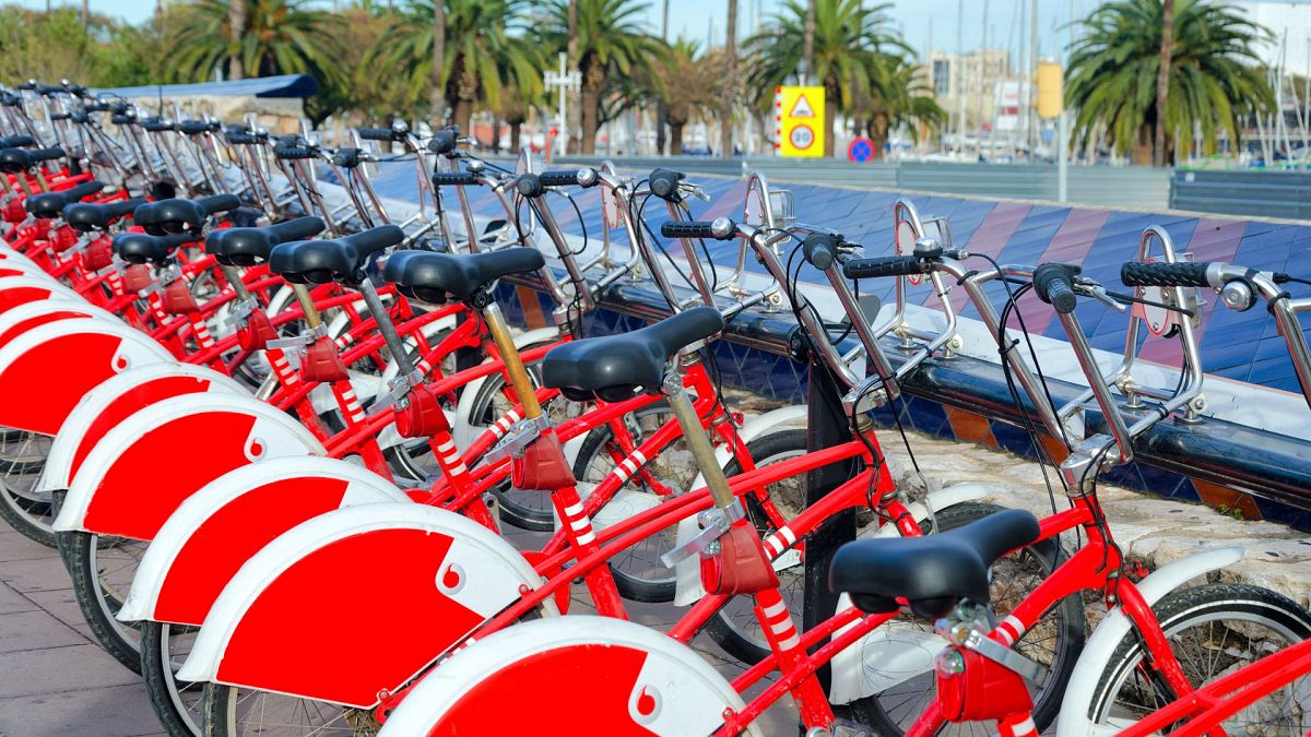Испания казва на градовете да използват или да загубят фондовете на ЕС за велосипедни алеи и зони с ниски емисии