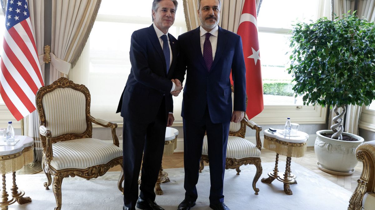 US-Außenminister Antony Blinken (links) trifft den türkischen Außenminister Hakan Fidan in Vahdettin, einer privaten Residenz des Präsidenten in Istanbul, 6. Januar 2024
