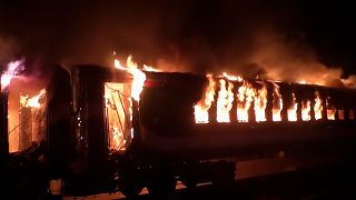 آتش‌سوزی در قطار در بنگلادش 