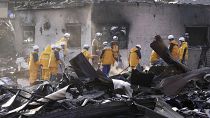 عمال الإنقاذ في مدينة واجيما بعد زلزال اليابان