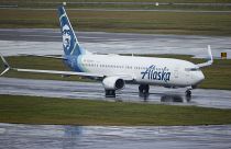 Az Alaska Airlines Boeing 737-900 gépe a portlandi nemzetközi repülőtéren 2024. január 6-án