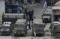 Forze di sicurezza israeliane durante un raid militare nel campo profughi di Nur Shams a Tulkarem, in Cisgiordania, mercoledì 3 gennaio 2024