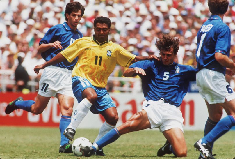 تلاش روماریو برای عبور از پائولو مالدینی در فینال جام جهانی ۱۹۹۴