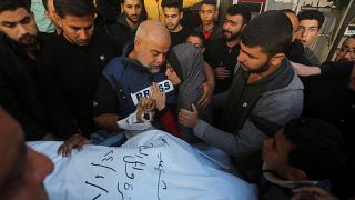 الصحفي وائل الدحدوح ينعي نجله الذي قتل في غارة إسرائيلية