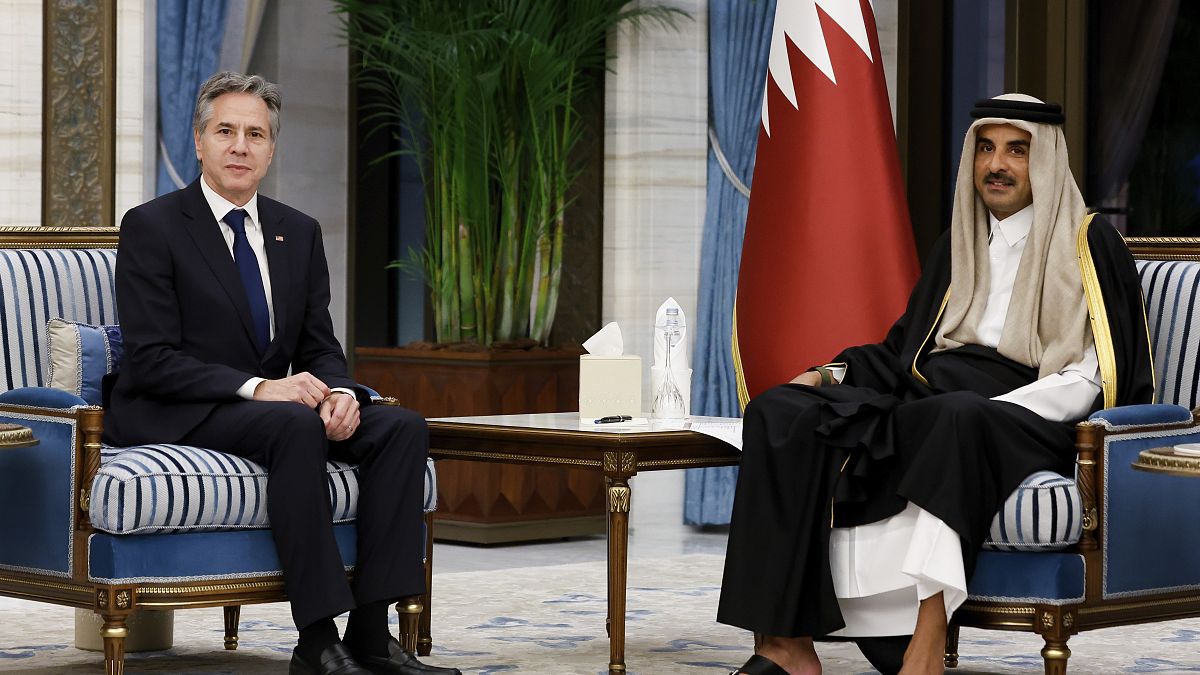 أمير قطر الشيخ تميم بن حمد آل ثاني يستقبل وزير الخارجية الأمريكي أنتوني بلينكن. قصر لوسيل، الدوحة.