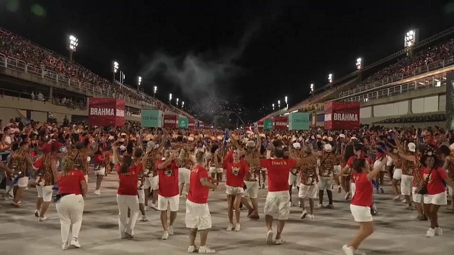 Rio's samba schools compete for Carnival parade prize – DW – 02/13/2024