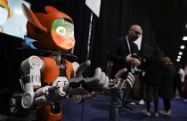 El robot Mirokai de Enchanted Tools se ve durante CES Unveiled antes del inicio de la feria tecnológica CES el domingo 7 de enero de 2024 en Las Vegas.