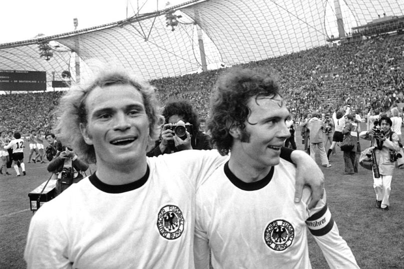 Uli Hoeness és Beckenbauer az 1974-es, hollandok ellen sikerrel (2-1) megvívott vb-döntő után