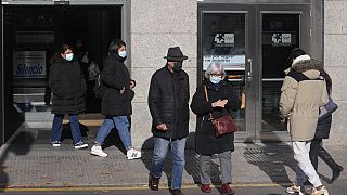 İspanya'daki hastanelerde maske zorunluluğu tartışılıyor