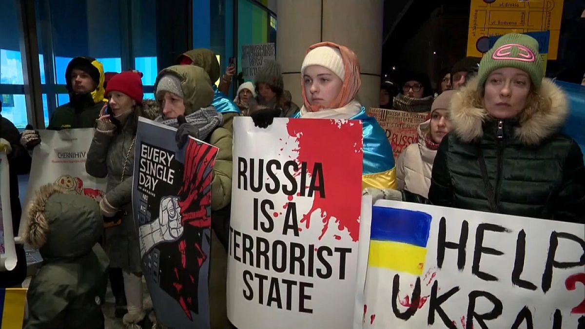 Участники демонстрации, организованной движением "Евромайдан-Варшава"